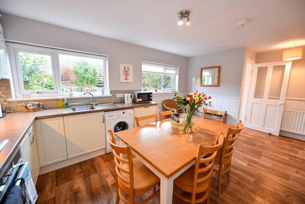 3 Bedroom Townhouse Right On The Harbour Isle of Whithorn Exterior photo