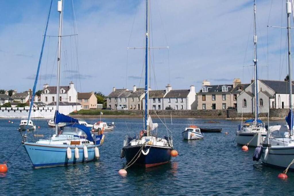 3 Bedroom Townhouse Right On The Harbour Isle of Whithorn Exterior photo