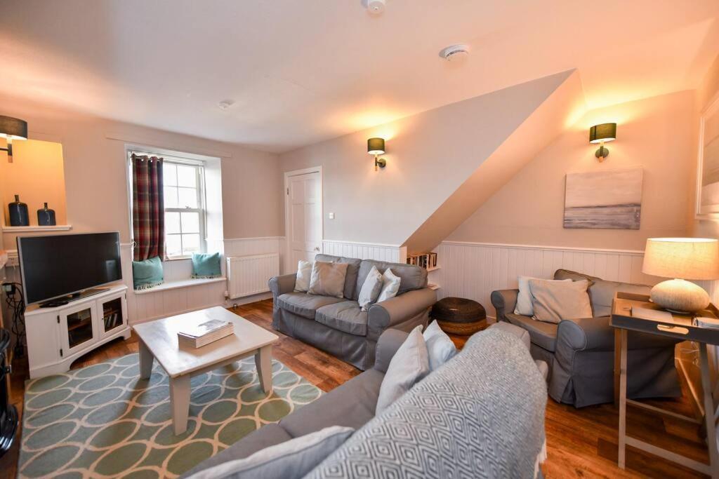 3 Bedroom Townhouse Right On The Harbour Isle of Whithorn Exterior photo