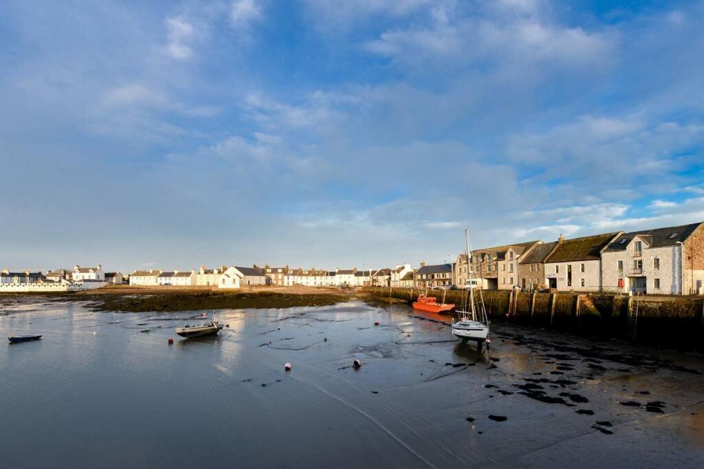 3 Bedroom Townhouse Right On The Harbour Isle of Whithorn Exterior photo